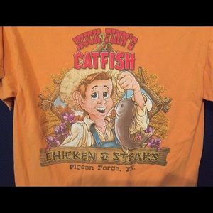 Huck Finn T-Shirt, Catfish, Tenn. mens medium