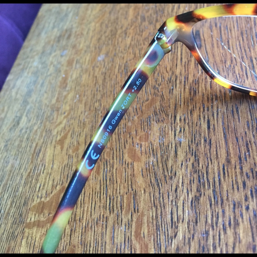 Nine West +2.5 tortoise glasses - Picture 7 of 7