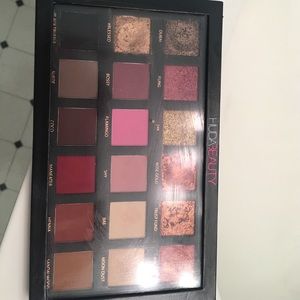 Huda Beauty Rose Gold eye pallet