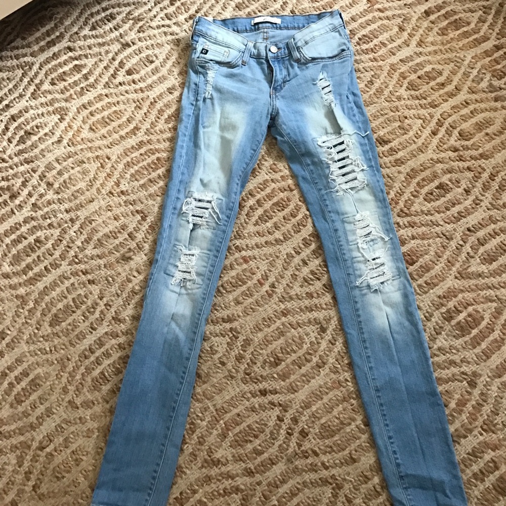 Kam can skinny jeans!