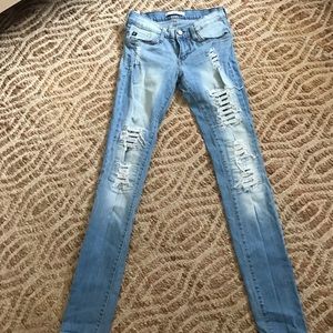 Kam can skinny jeans!