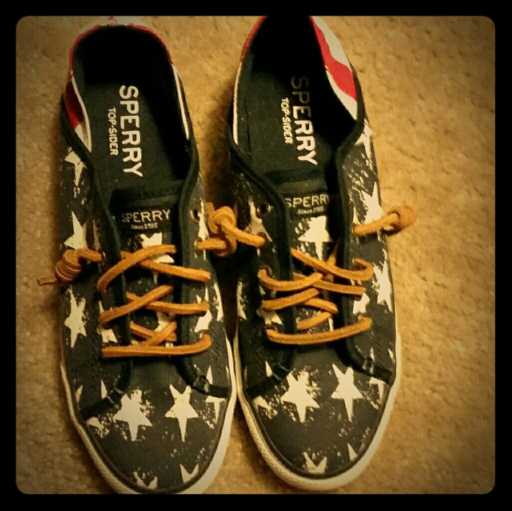 Size 6 American flag Sperry