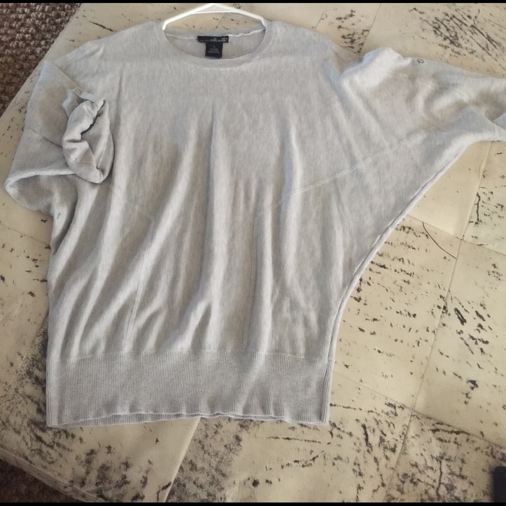 light weight grey sweater.
