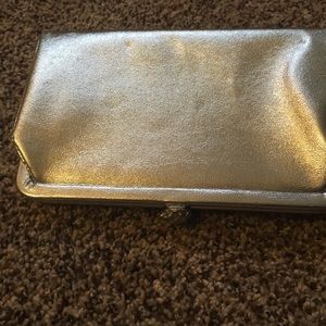 🎂🦄BIRTHDAY SALE🦄🎂 Silver Clutch
