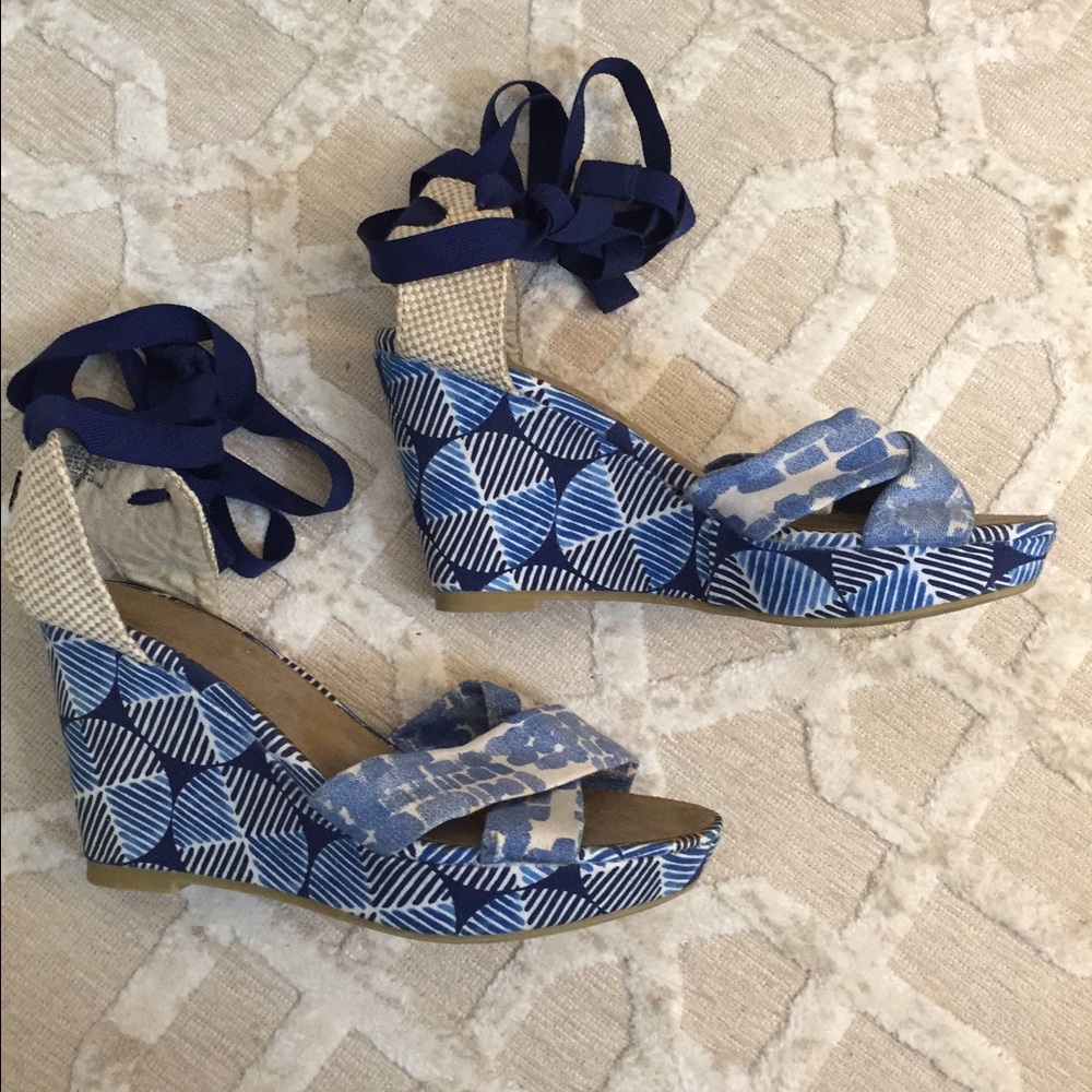 Old Navy Lace-up Wedges