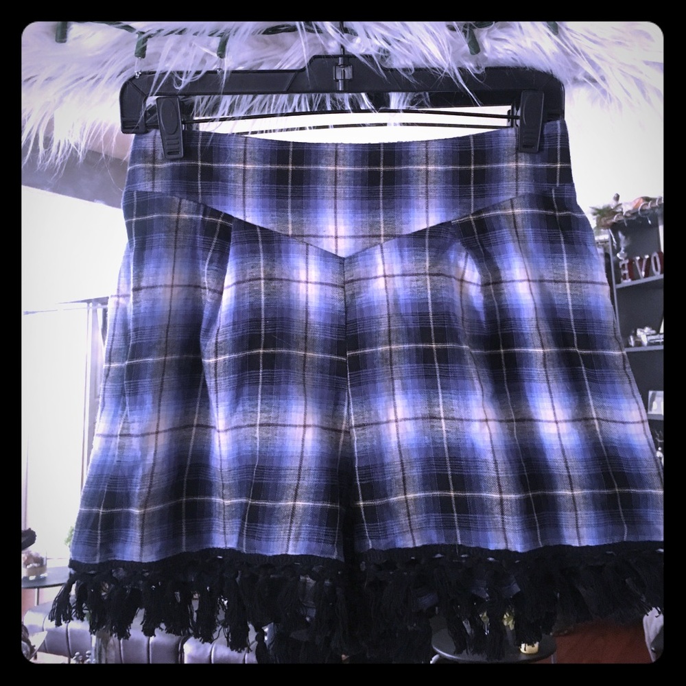 Highwaisted plaid shorts! 💙