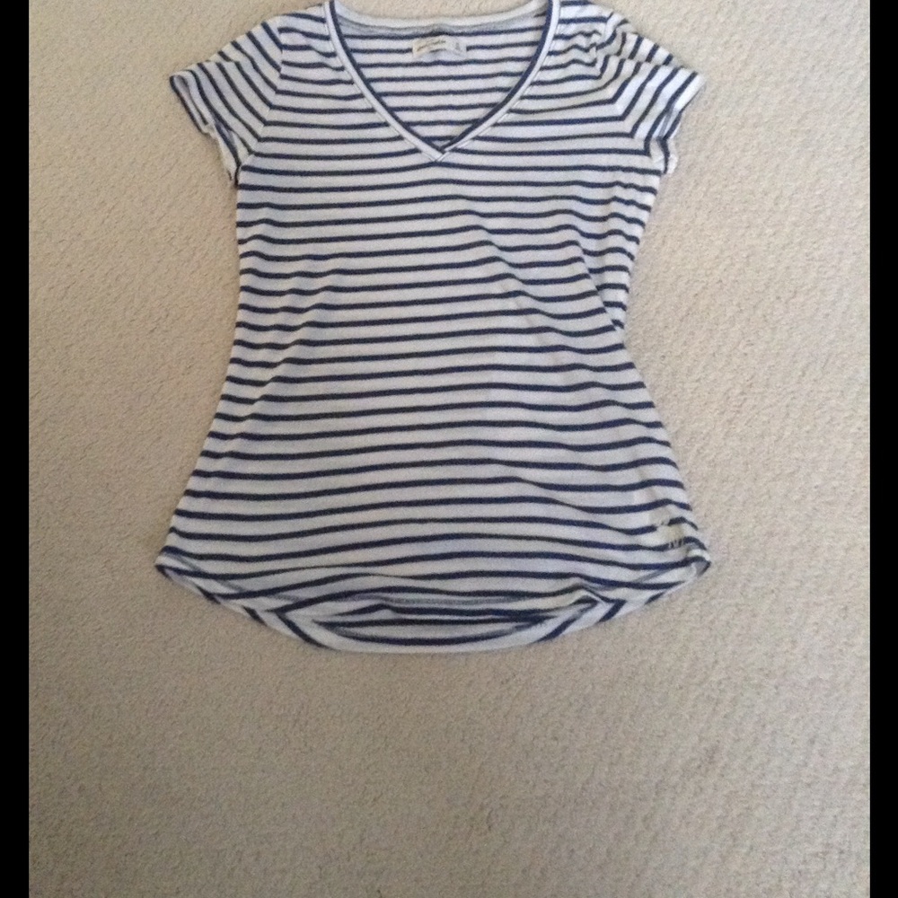 Striped v neck shirt (great condition)