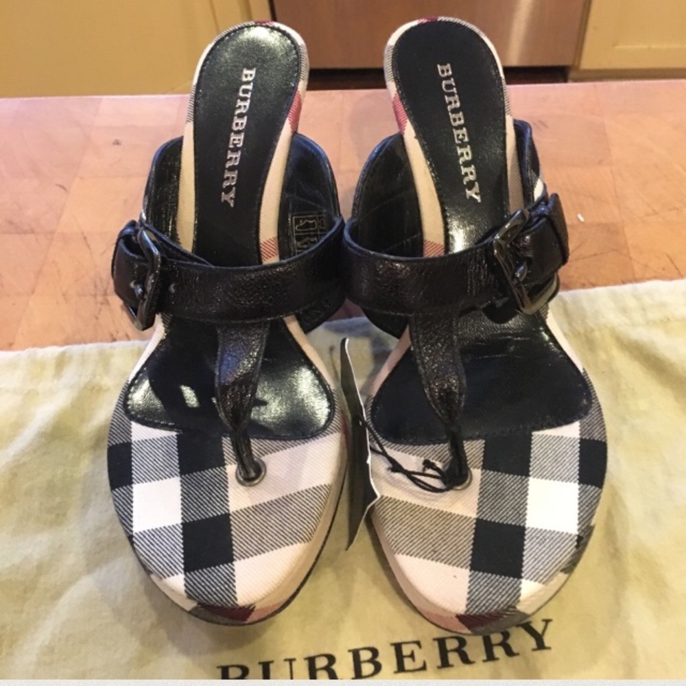 NWT Burberry Novacheck Sandals