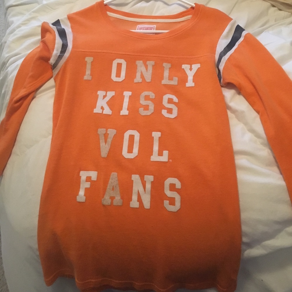 VS PINK "ONLY KISS VOL FANS" shirt