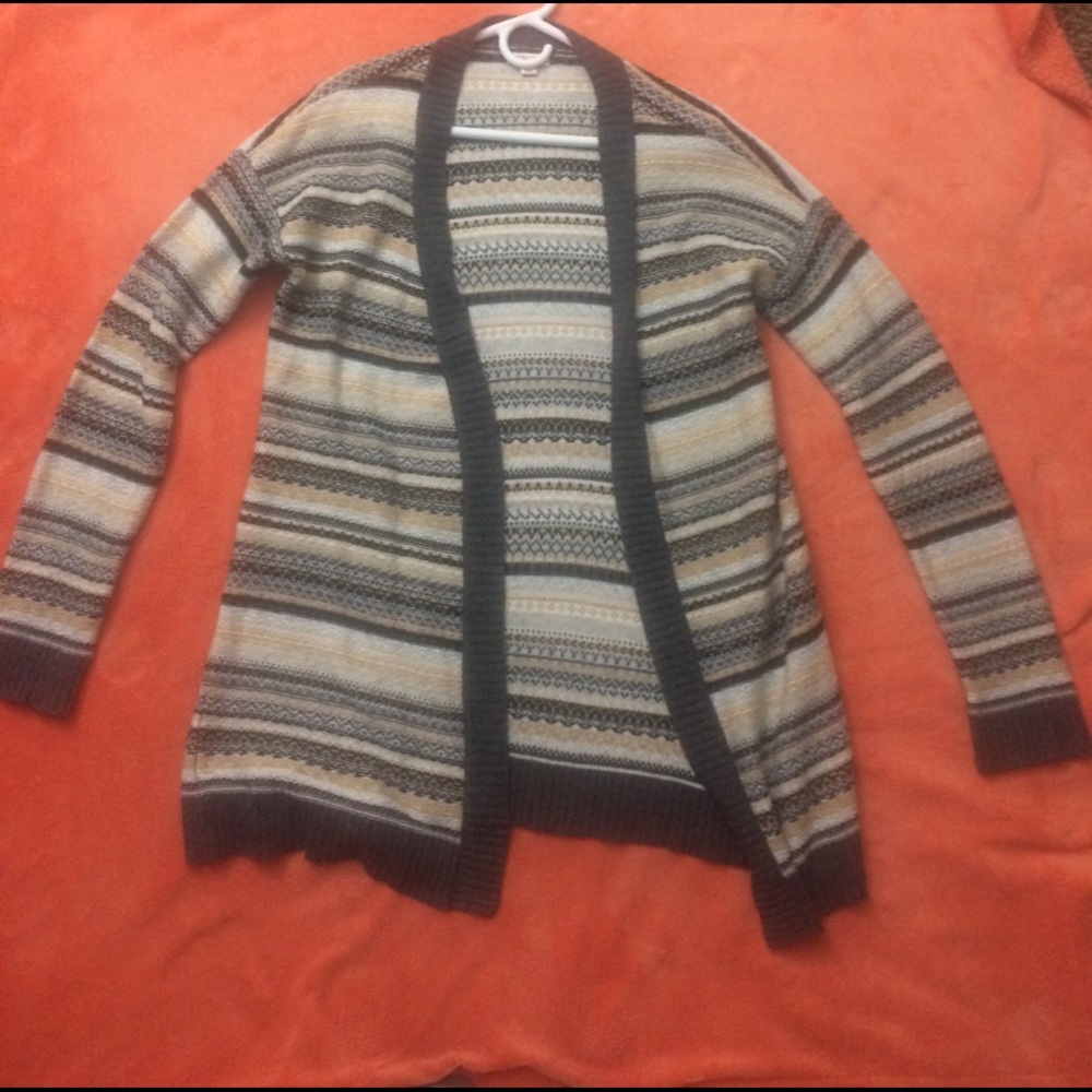 Super cute and comfy cardigan! NEVER WORN!