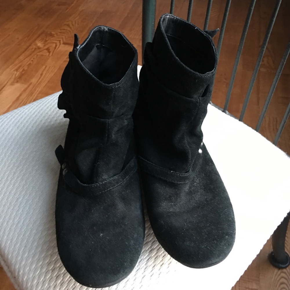 Black swede boots