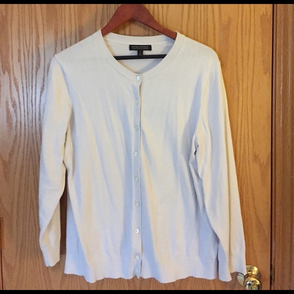 Banana Republic Sweaters - Cashmere blend cardigan FINAL SALE-MOVING 🔥