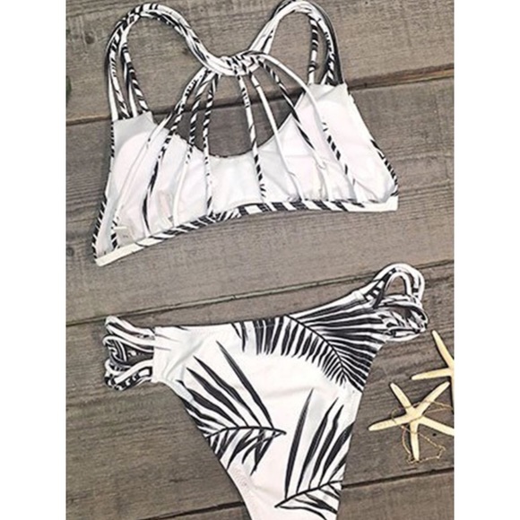 Bikini - Picture 2 of 3