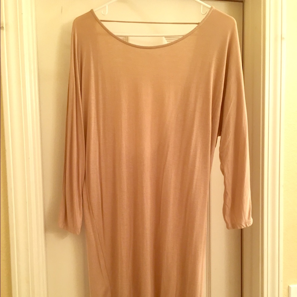 Cotton, low back, quarter sleeve dress.