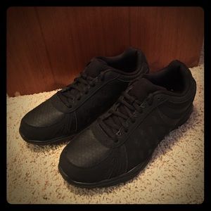 SafeTstep Slip Resistant and Oil Resistant Shoes