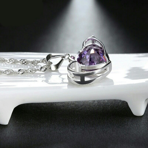 🆕💜Crystal Purple Heart Platimum Plated Necklace - Picture 3 of 7