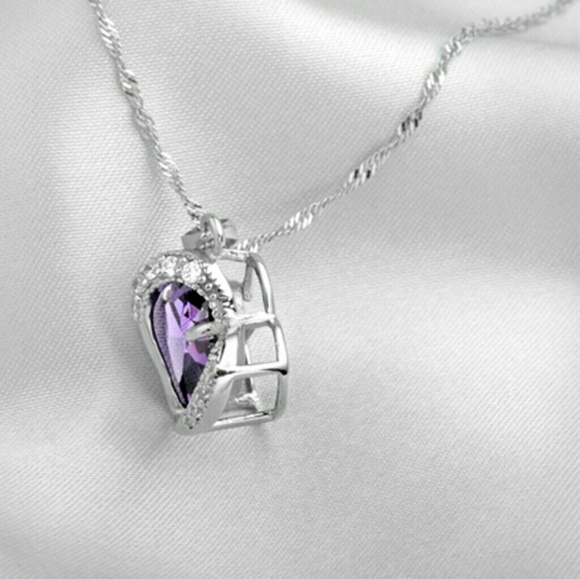 🆕💜Crystal Purple Heart Platimum Plated Necklace - Picture 6 of 7