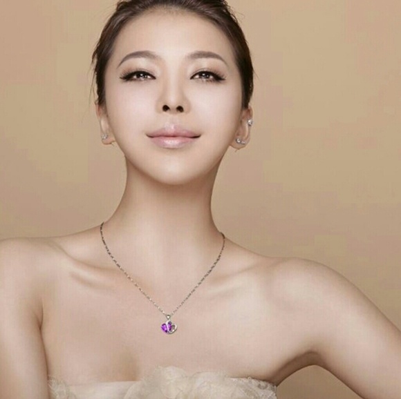 🆕💜Crystal Purple Heart Platimum Plated Necklace - Picture 7 of 7