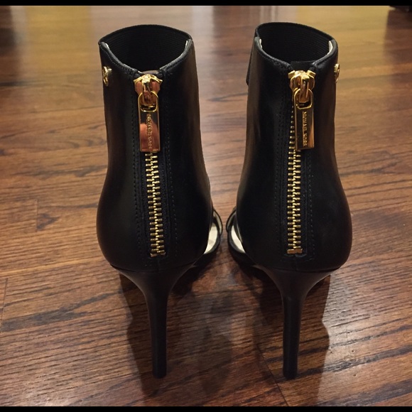 Michael Kors NWT high heel shoes! Never worn! - Picture 2 of 8