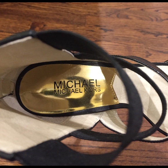 Michael Kors NWT high heel shoes! Never worn! - Picture 6 of 8