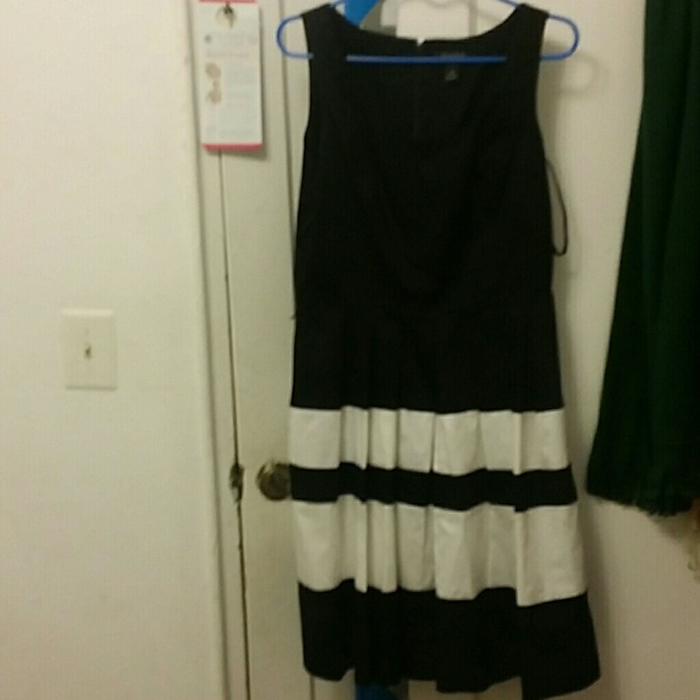 Nice  white  black Dress good condition