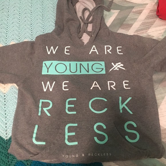 Young and reckless hoodie - Picture 1 of 2