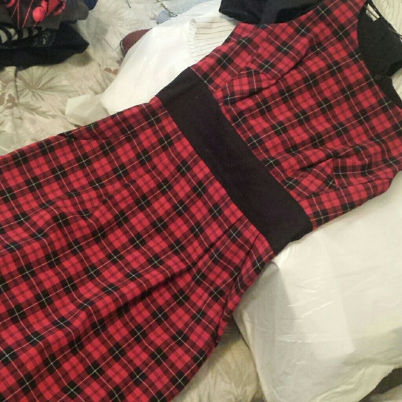 Flattering dress - Picture 2 of 3