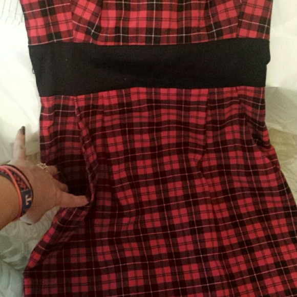 Flattering dress - Picture 3 of 3