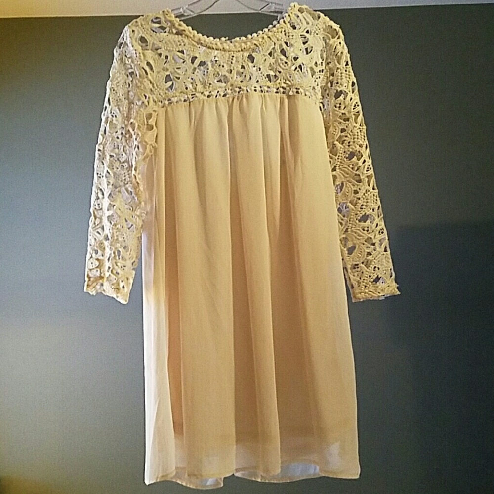 Off-white lace dress NWOT
