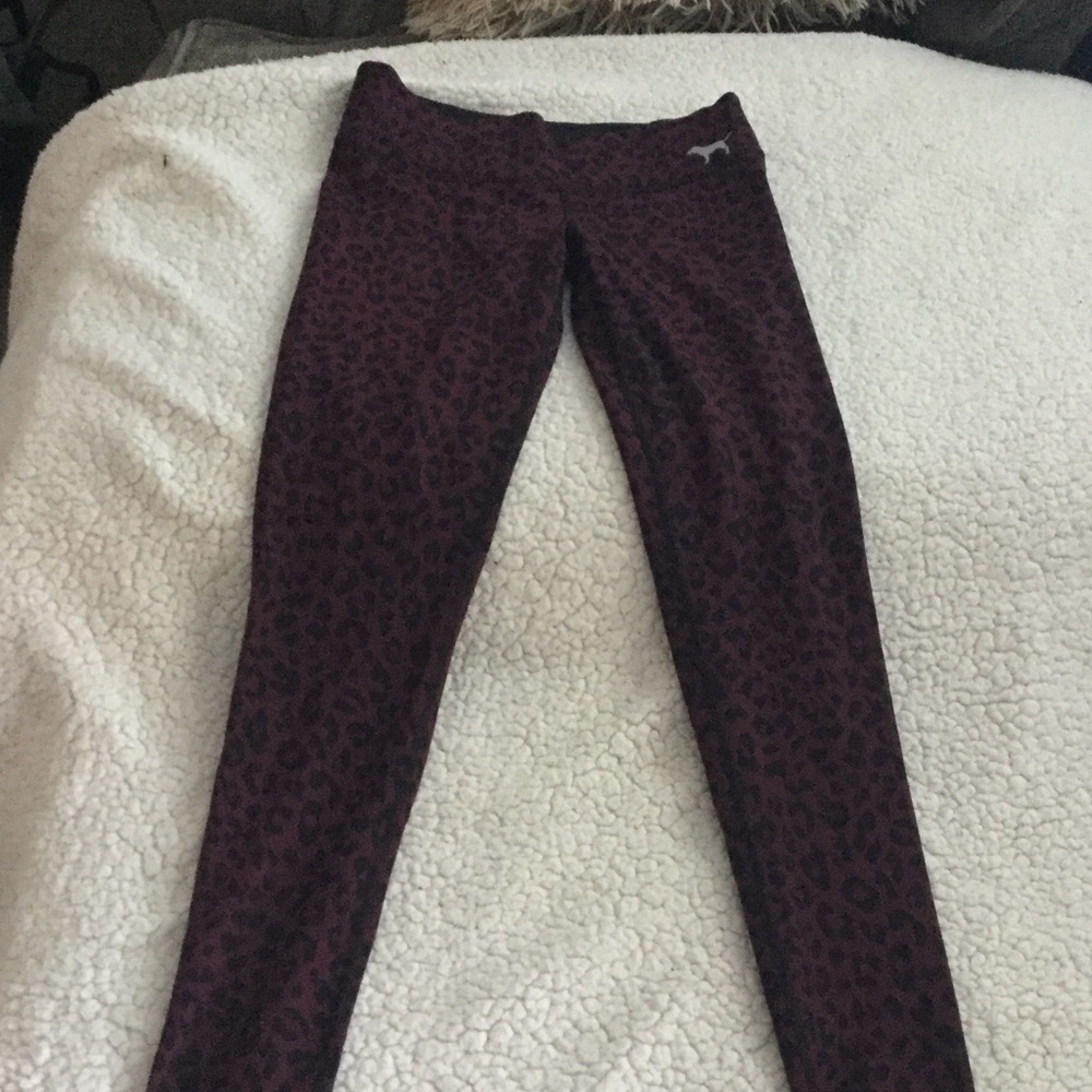 VS Pink yoga leggings in maroon cheetah print