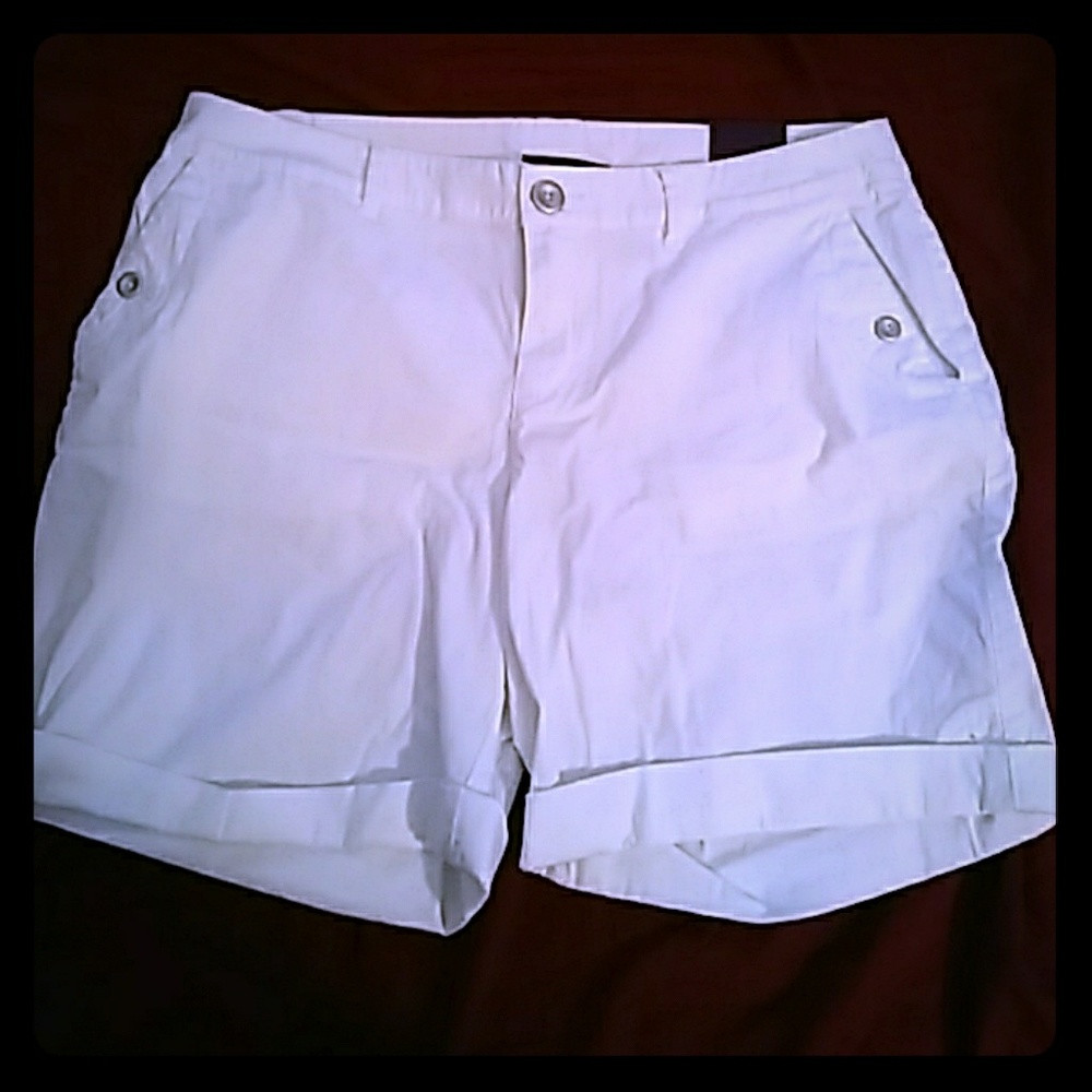 White cuffed bottom shorts
