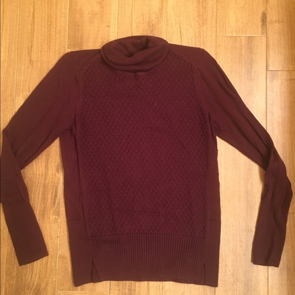 Maroon turtle neck.