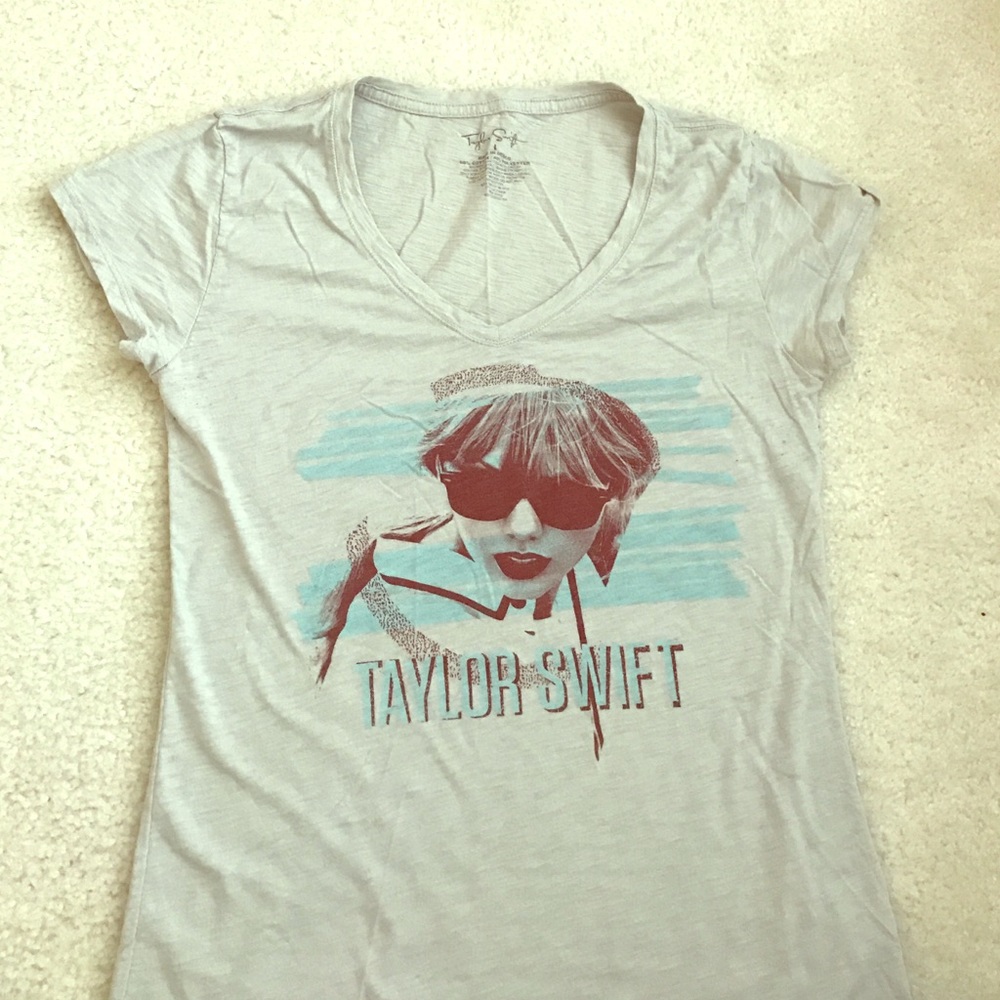 Taylor swift t-shirt