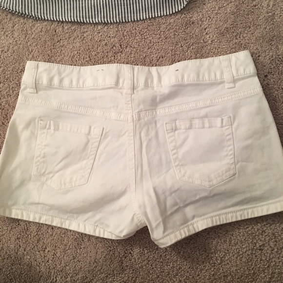 White shorts, from Target size 7! EUC! - Picture 3 of 6
