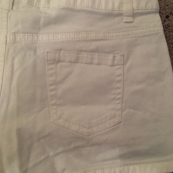 White shorts, from Target size 7! EUC! - Picture 4 of 6