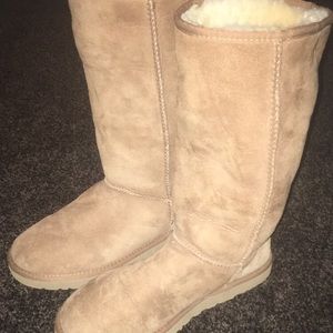 Tall tan Ugg boots