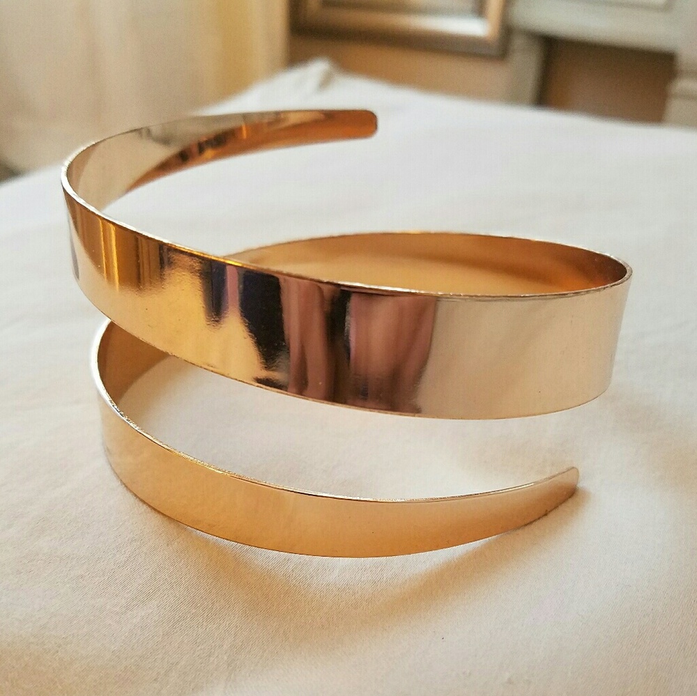 NWOT Gold Arm Cuff