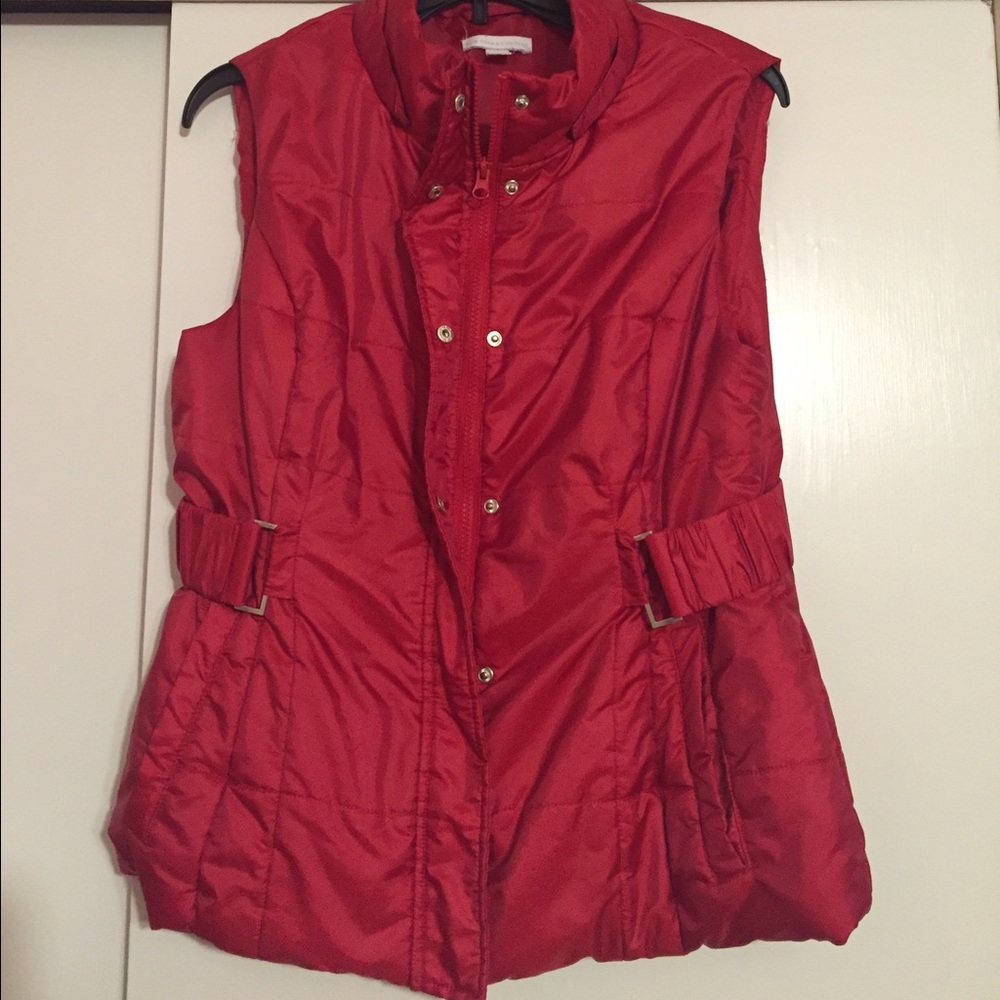 New York and Co. Red vest with zipper hood