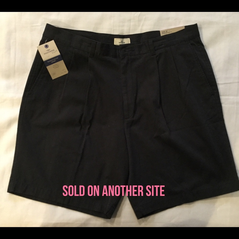 NEW Dockers Mens Pleated Relaxed Fit Khaki Shorts