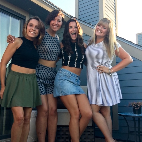 Meet your Posher, Allie - Picture 2 of 4