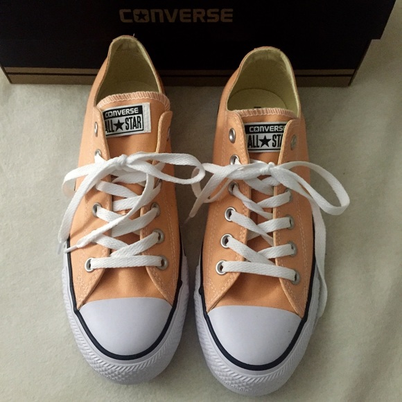 Converse Shoes - 🌹🌹Flash sale 🌹🌹Brand new coral color converse