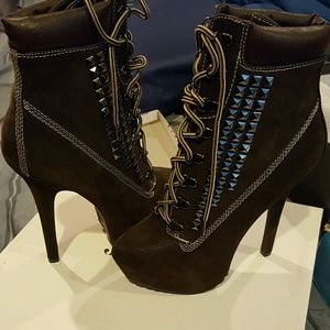 High heels booties