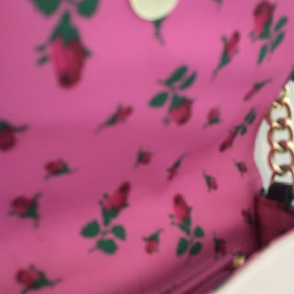 It's a Betsey! Adorable! With shades and lips bag - Picture 2 of 4