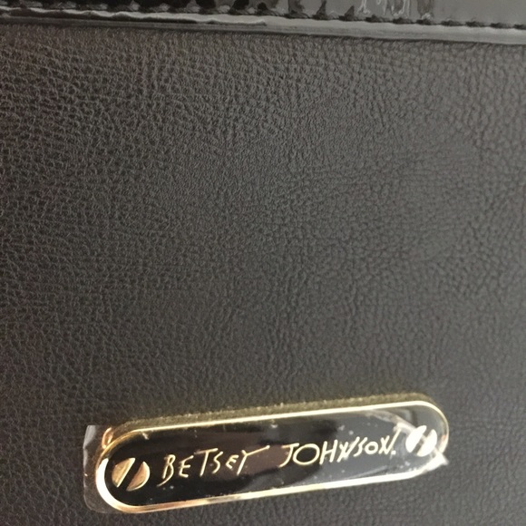 It's a Betsey! Adorable! With shades and lips bag - Picture 4 of 4