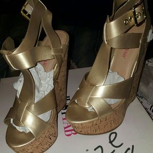 Gold wedges