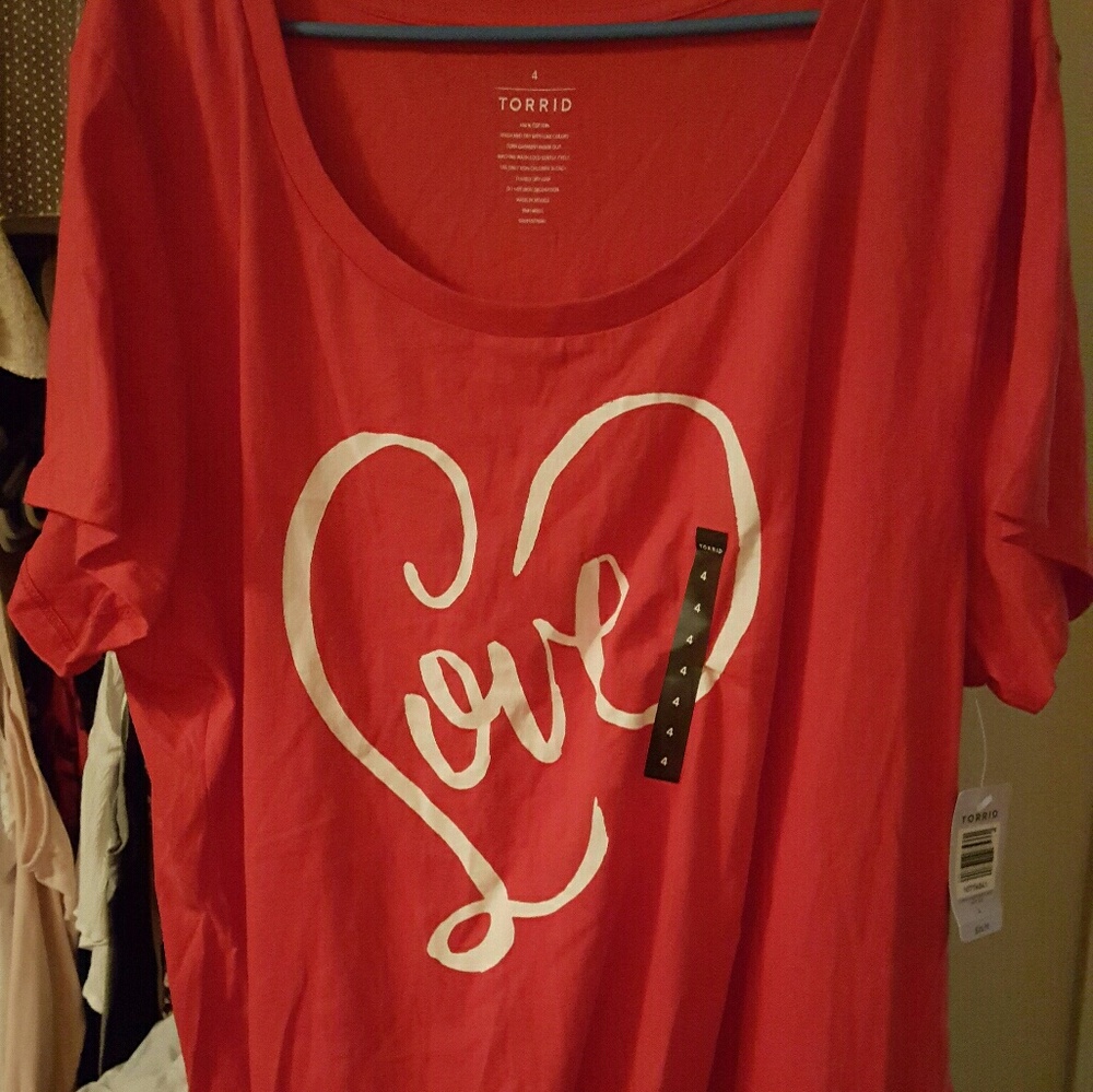 🎉🌟SOLD SOLD SOLD🌟🎉Torrid size 4 Love shirt