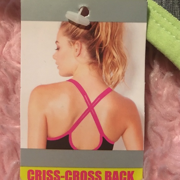 SALE 🛑LAST MARK DOWN Sports bra👙V. S like - Picture 2 of 3