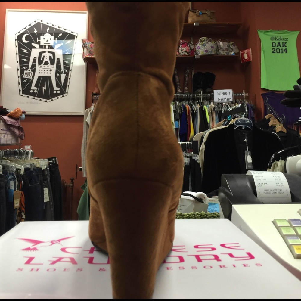 Boots - Picture 3 of 4