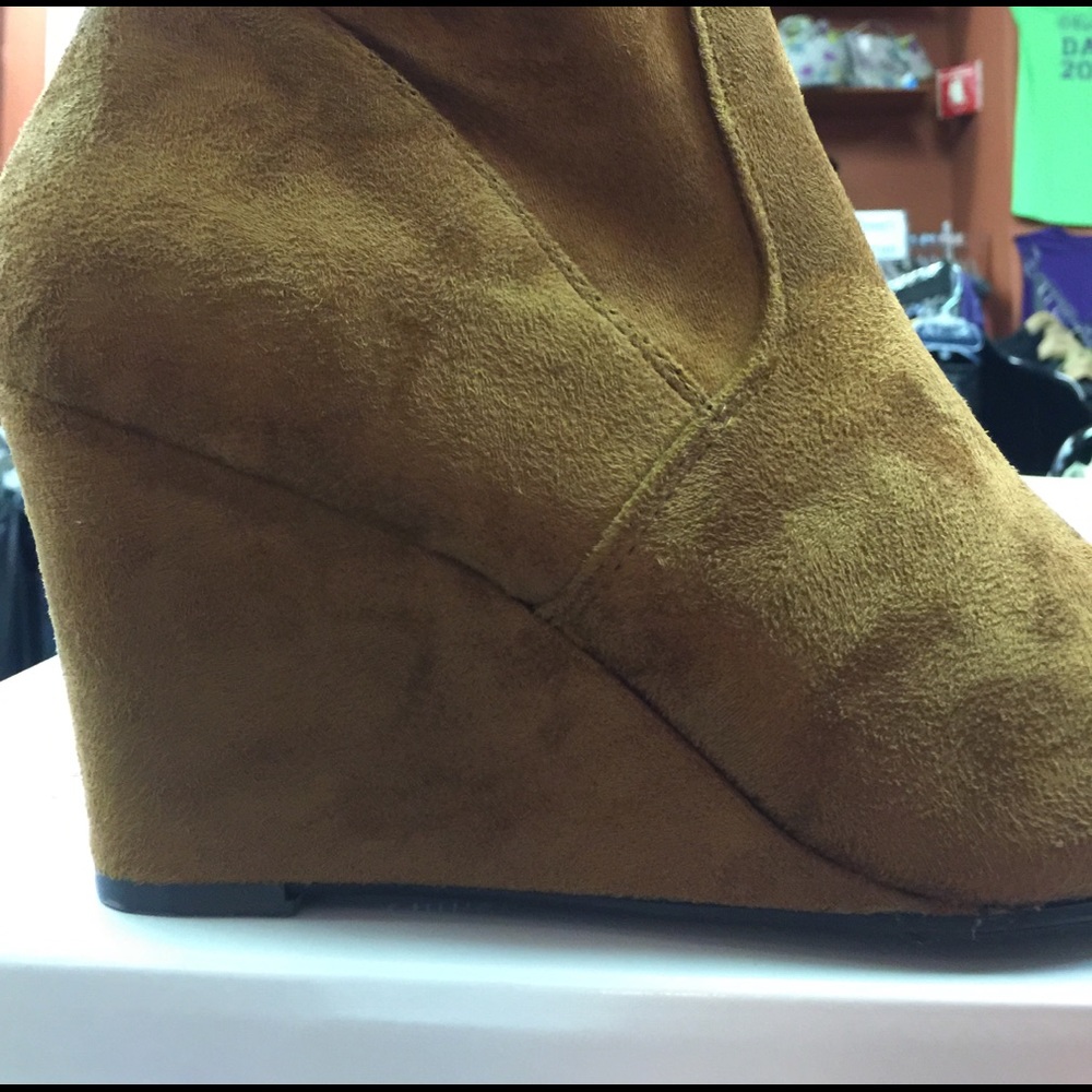 Boots - Picture 4 of 4