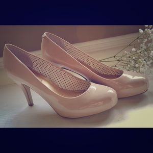 WORN ONCE! NUDE PUMPS! WIDE WIDTH